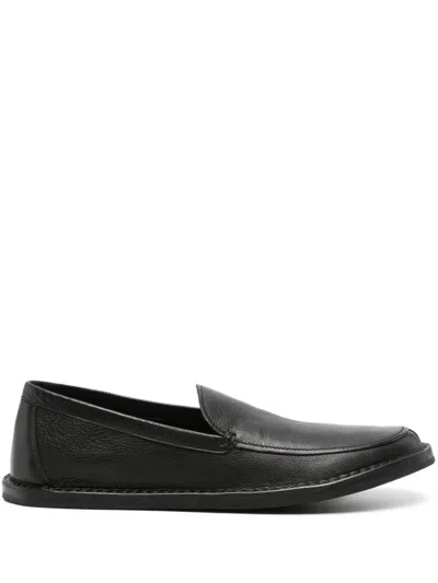 The Row Black Cary Leather Loafers In Schwarz