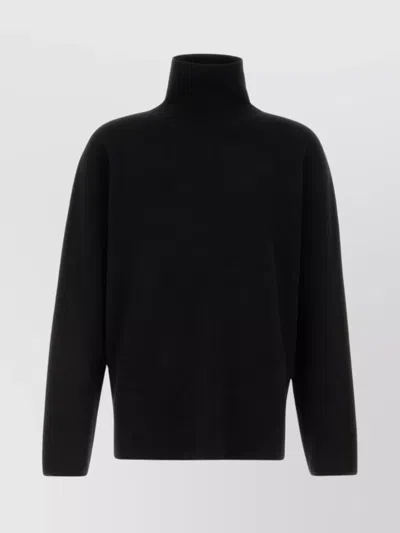 The Row Cashmere Heti Turtleneck Long Sleeve Sweater In Black