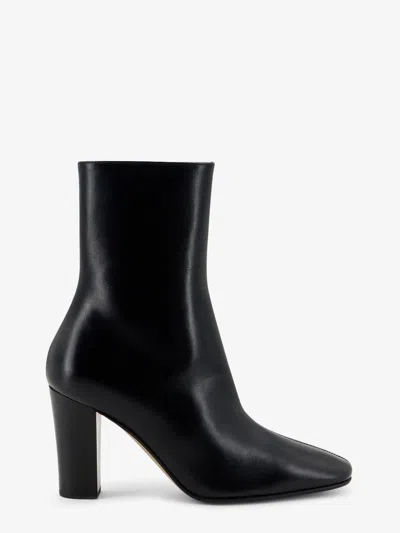 The Row Cindy Leather Boots In Black