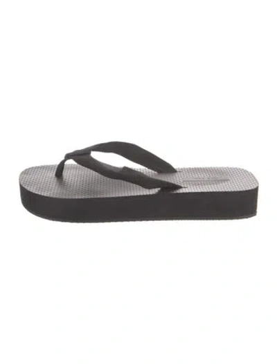 Pre-owned The Row Dune Rubber Flip Flops In Black