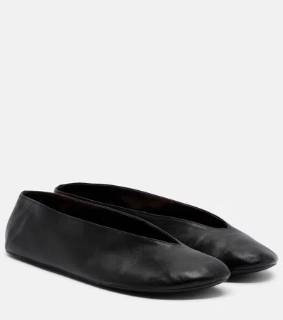 The Row Fay Leather Ballet Flats In Black