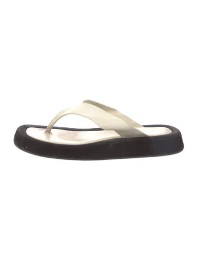 Pre-owned The Row Ginza Leather Flip Flops In White