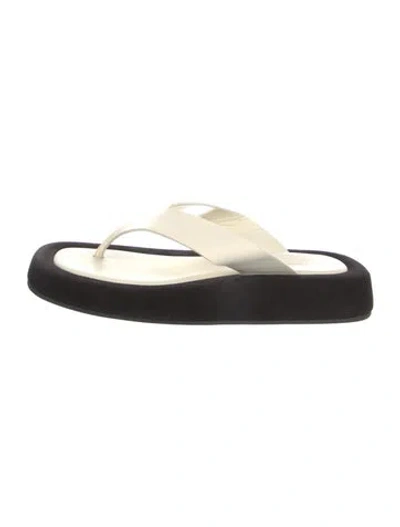Pre-owned The Row Ginza Leather Flip Flops In White