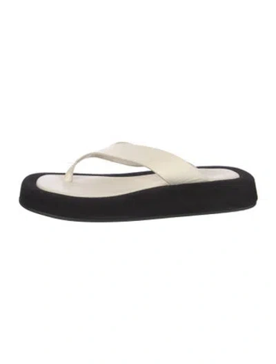 Pre-owned The Row Ginza Leather Flip Flops In White