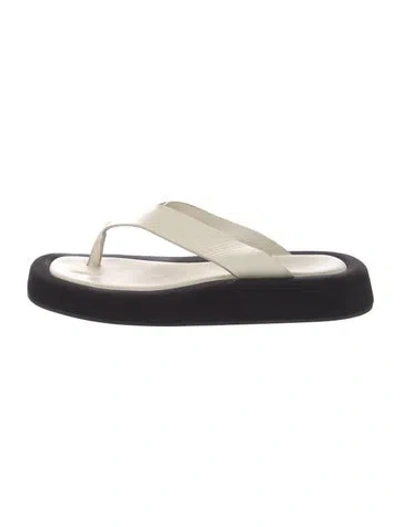 Pre-owned The Row Ginza Leather Flip Flops In White