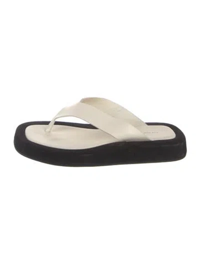 Pre-owned The Row Ginza Leather Flip Flops In White