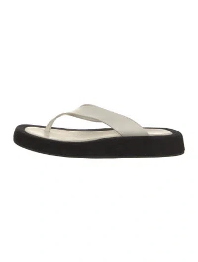 Pre-owned The Row Ginza Leather Flip Flops In White