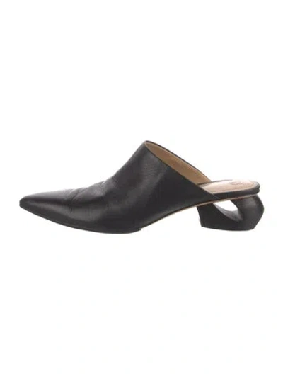 Pre-owned The Row Haya Leather Mules In Black