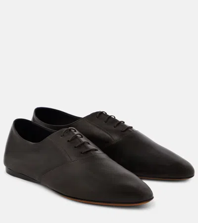 The Row Hereditas Leather Oxford Shoes In Brown