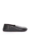 The Row Slip-on Hugh In Pelle Nera Uomo In Black