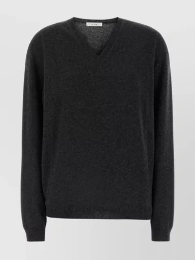 The Row Isadora V-neck Cashmere Sweater With Ribbed Cuffs In Grey