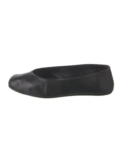 Pre-owned The Row Leather Ballet Flats In Black