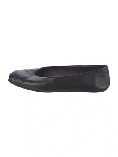 Pre-owned The Row Leather Ballet Flats In Black