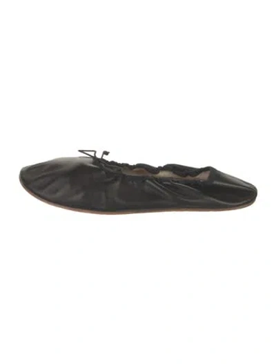 Pre-owned The Row Leather Ballet Flats In Black