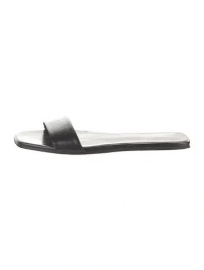 Pre-owned The Row Leather Flats In Black