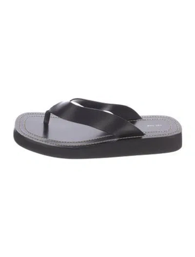 Pre-owned The Row Leather Flip Flops In Black