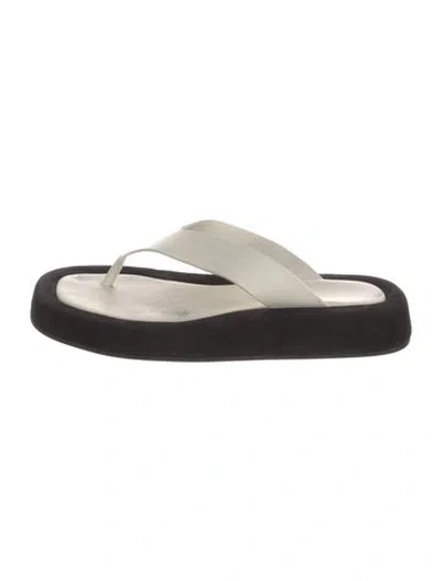 Pre-owned The Row Leather Flip Flops In White