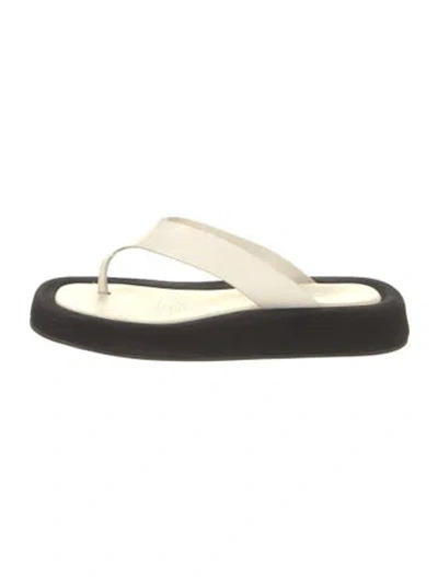 Pre-owned The Row Leather Flip Flops In White