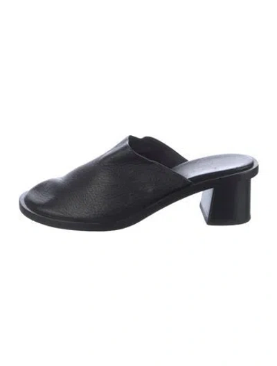 Pre-owned The Row Leather Mules In Black