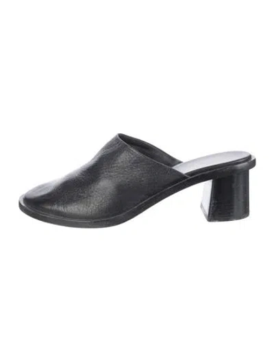 Pre-owned The Row Leather Mules In Black