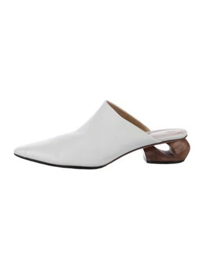 Pre-owned The Row Leather Mules In White