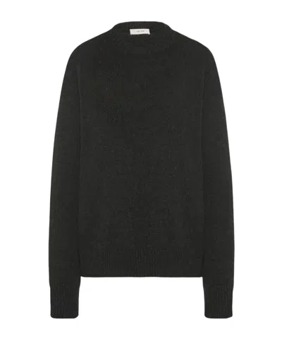 The Row Long-sleeved Cashmere Sweater In Black