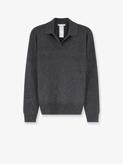 The Row Oashi Cashmere Top Sweater In Gray