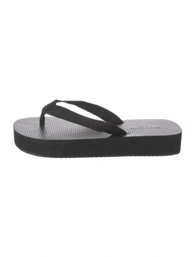 Pre-owned The Row Rubber Flip Flops In Black