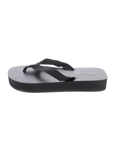 Pre-owned The Row Rubber Flip Flops In Black