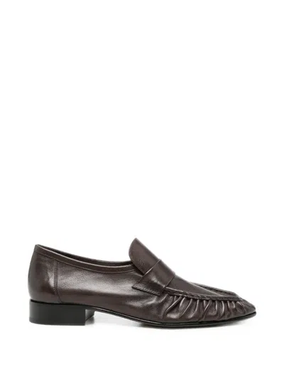 The Row Ruched Leather Loafers In 褐色