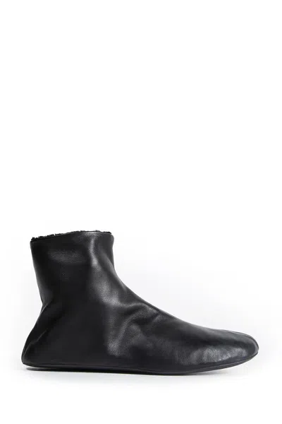 The Row Stella Boots In Leather And Shearling In Black