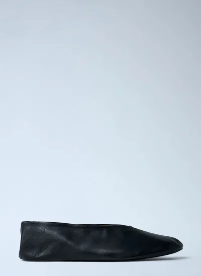 The Row Stella Flats In Black