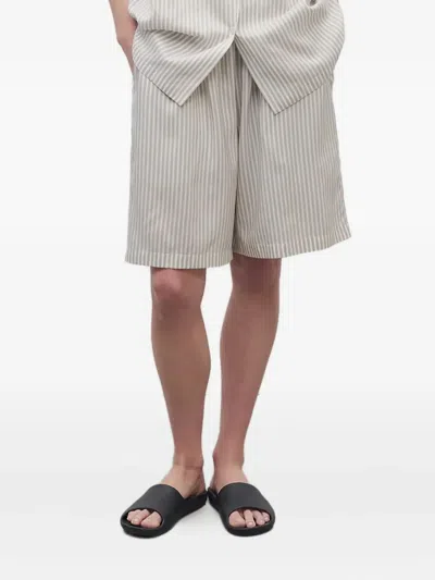 The Row Zinia Shorts In Gray