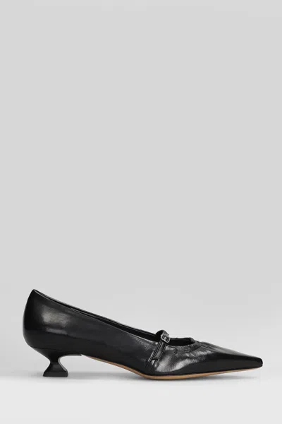 THE SELLER PUMPS IN BLACK LEATHER
