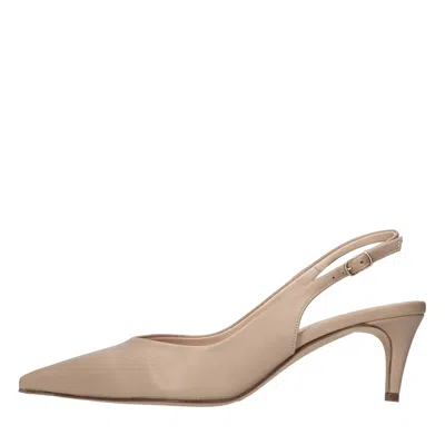 The Seller With Heel In Neutral