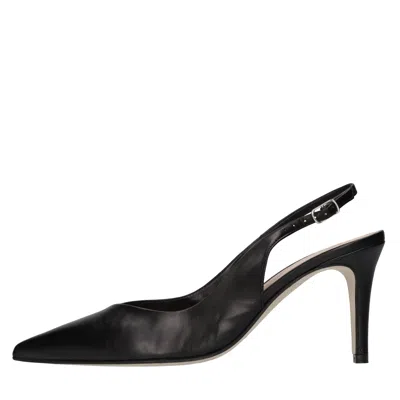 The Seller With Heel In Black