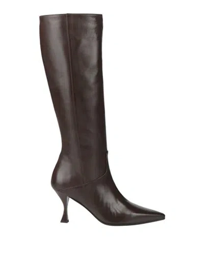 The Seller Woman Boot Dark Brown Size 8 Leather