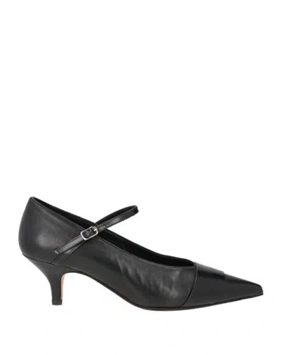 The Seller Woman Pumps Black Size 7.5 Leather