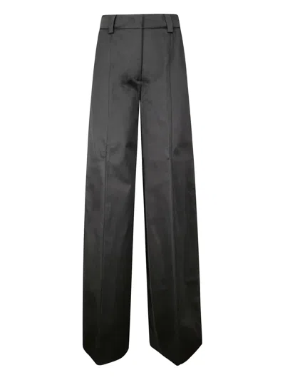 THE LATEST WIDE-LEG TROUSERS