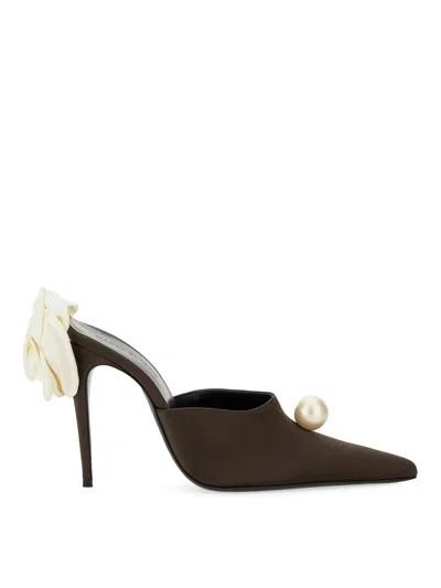 Themoirè Court Shoes In Brown