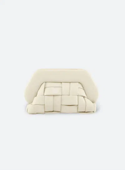 Themoirè Tia Weaved Clutch In Linen In White