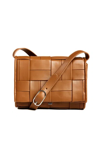 Themoirè Women's Feronia Flat Weaved Bag In Toffee In Brown