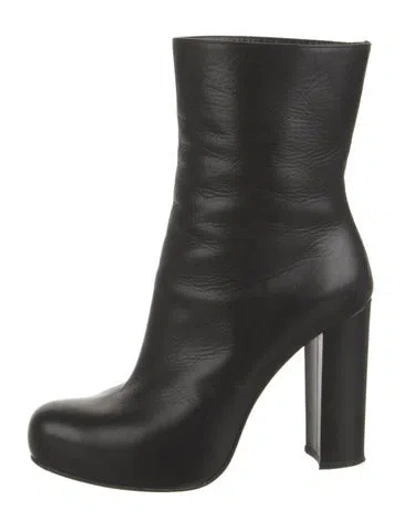 Pre-owned Theory Leather Boots In Black