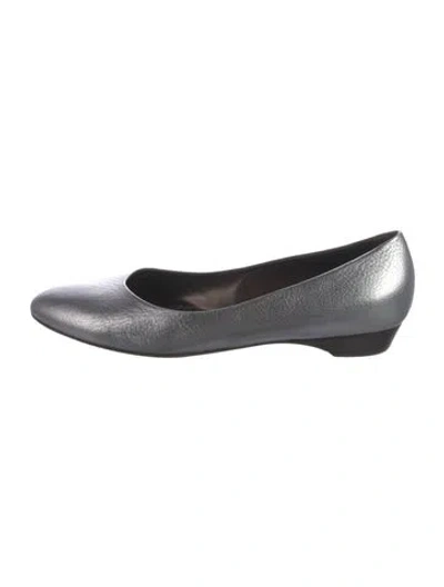Pre-owned Theory Leather Flats In Gray