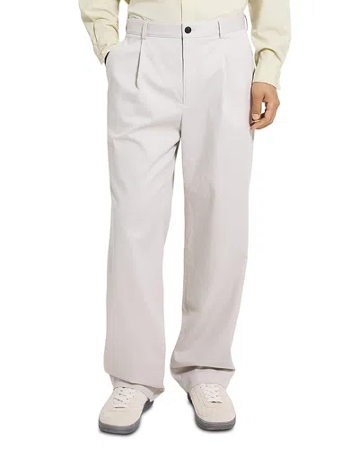 Theory Relaxed Pleated Chino In Silver