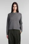 Theory Cashmere Crewneck Crop Sweater In Grey