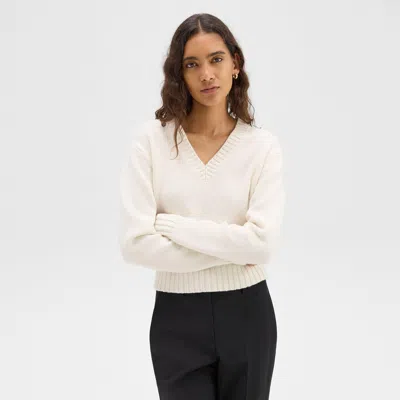 Theory V-neck Sweater In Cashmere In Ivory