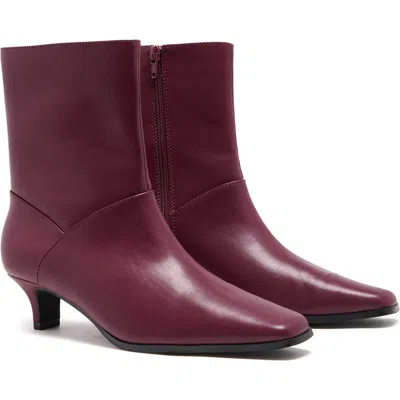 Therapy Australia Shade Ankle Boot In Burgundy
