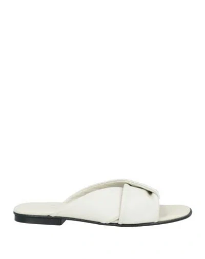 Thera's Woman Sandals White Size 7 Leather