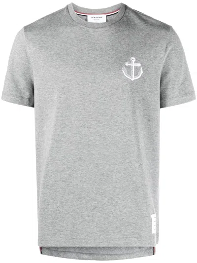 Thom Browne Midweight Jersey Anchor Short Sleeve Tee In 055 Lt Grey